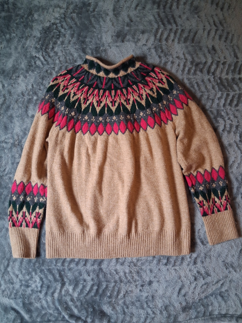 CeCe Sweater Women’s Medium Tan Fair Isle Yoke with Pink & Green Accents